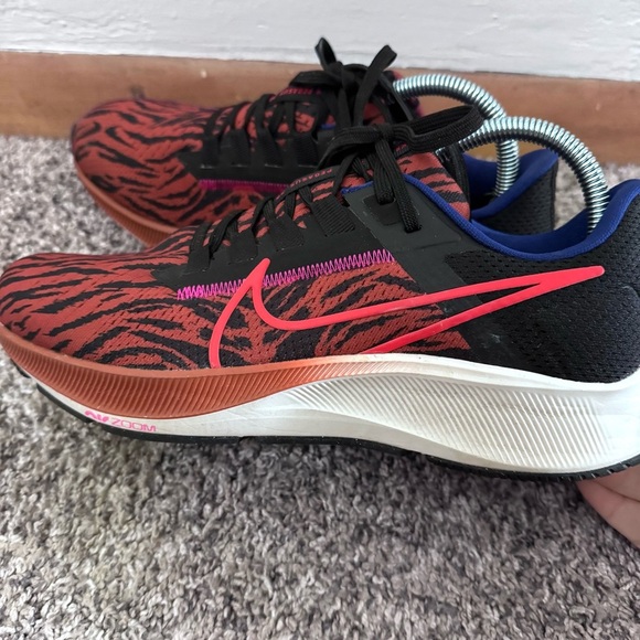Nike Air Zoom Pegasus 38 womans running shoe Size 10 - Picture 8 of 11